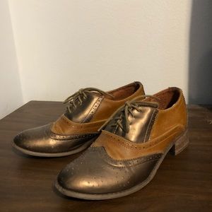Wanted Shoes - Gold Wingtip Oxford shoes, size 8 Wanted Shoes - Gold Wingtip Oxford shoes, size 8